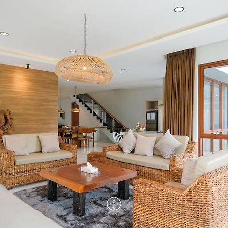 Asmaya Hill View Villa 7 Bedrooms With A Private Swimming Pool Bandung Exterior foto